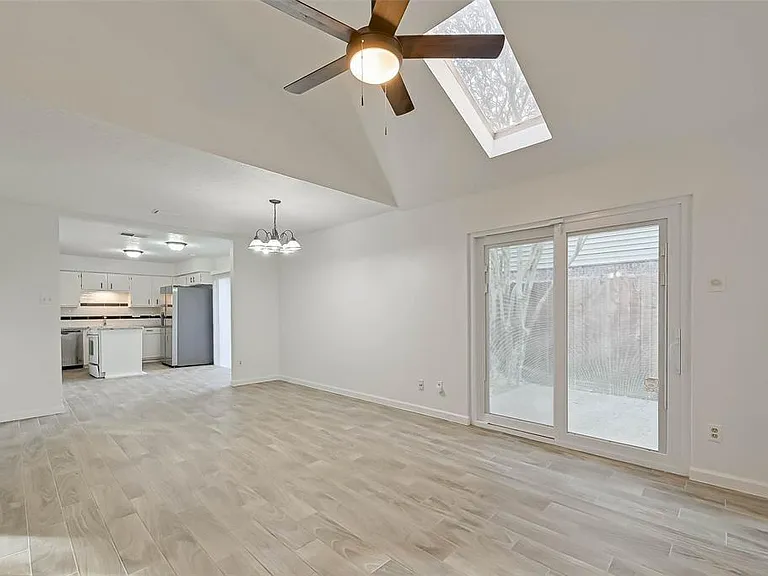 12111 Poulson Dr — Photo 12