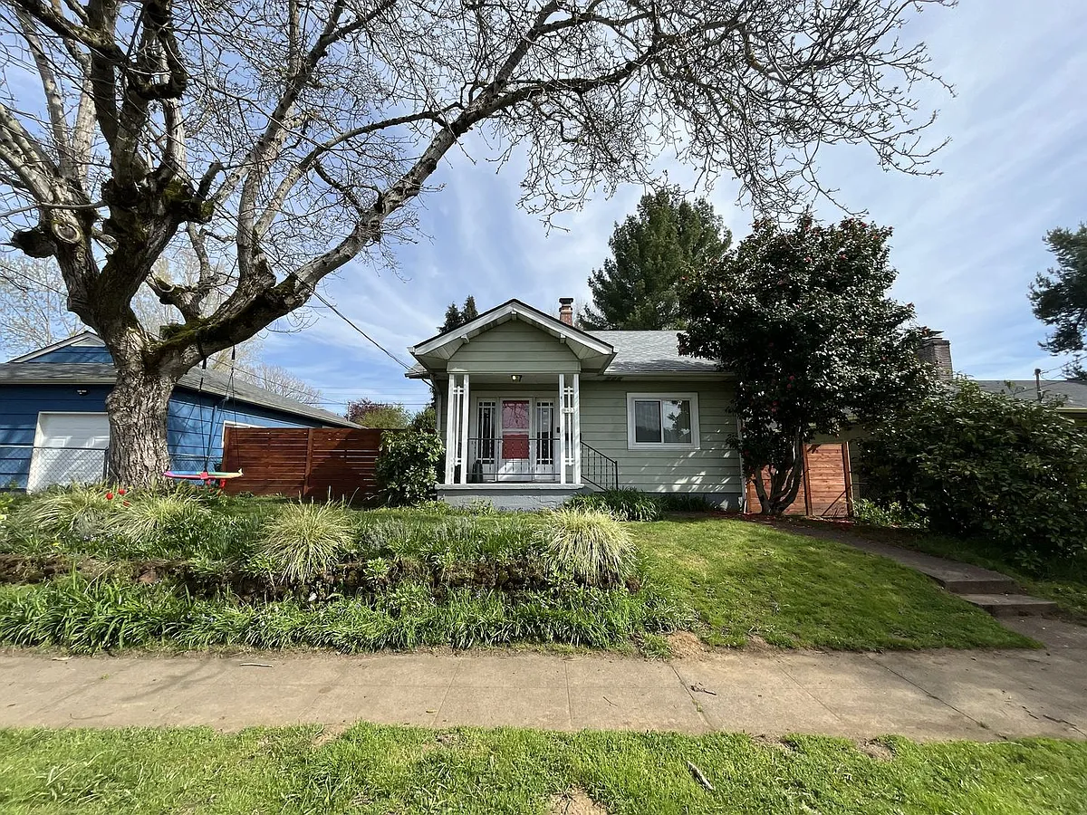 Building Photo - 6423 N Yale St