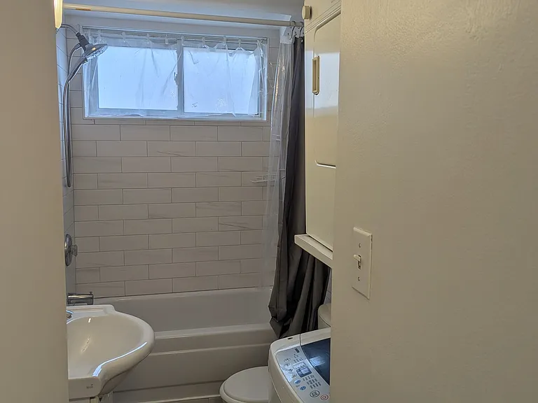 871 Saint Jacques St #B — Photo 11