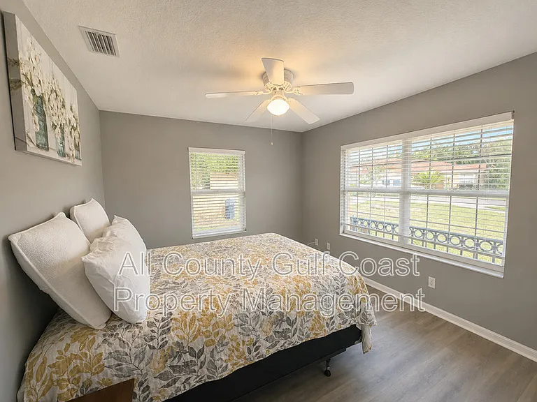 105 49th Ct E — Photo 9