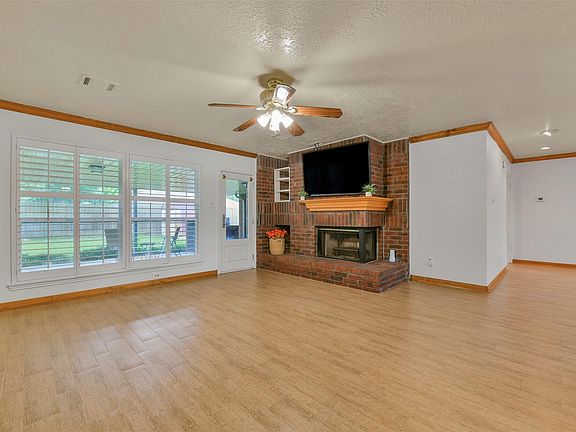 4th image of 408 Holly Fern Drive