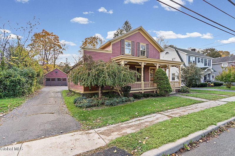 3rd image of 32 Elm Street