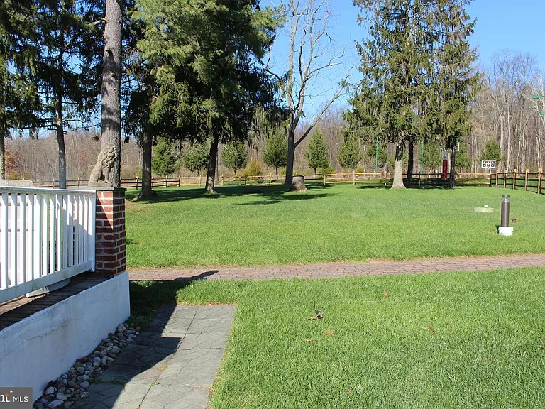 1934 Bleim Rd — Photo 4