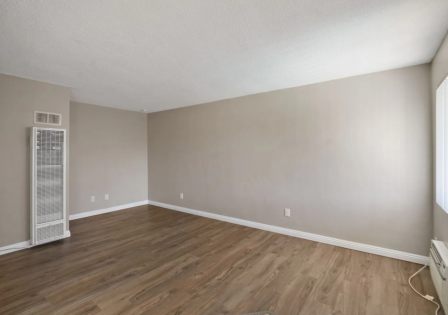 7469 Magnolia Ave. — Photo 3