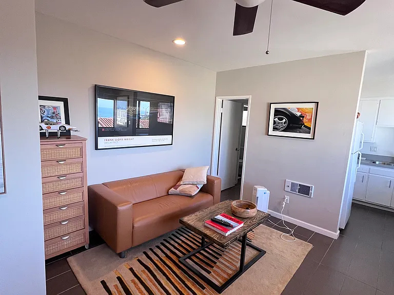 Crest Dr — Photo 5