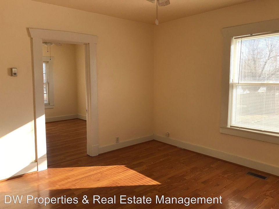 1st image of 304 E Elm St