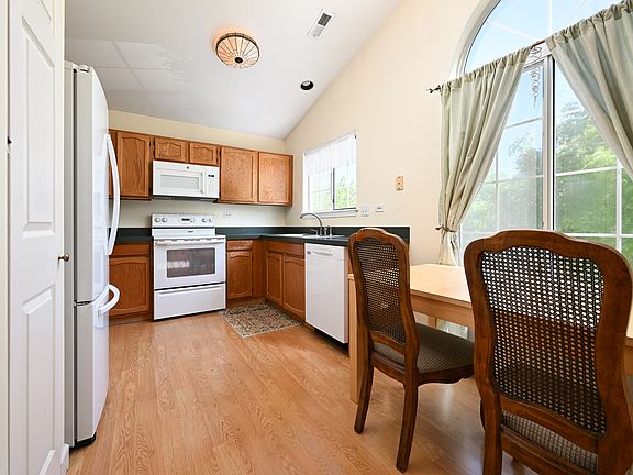3rd image of 126 Winchester Dr Unit B