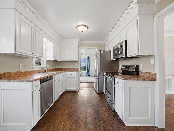 4th image of 648 Rutherford Dr