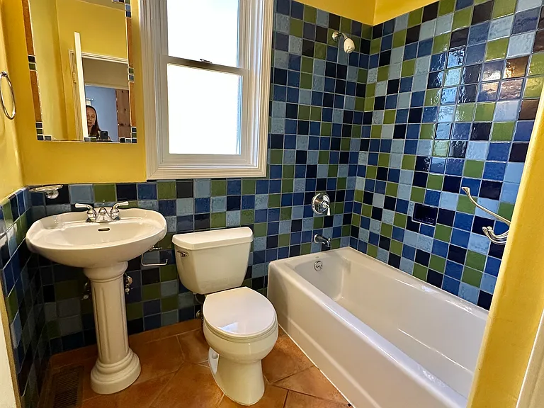 11 Hillview Ave — Photo 24