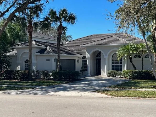 2268 Heritage Greens Dr, Naples, FL 34119