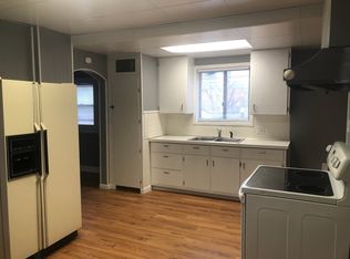 One Bedroom One Bath Duplex , Tenant only pays Electric!, Saint Joseph, MO 64501