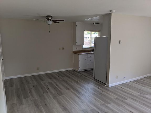 3rd image of 218 Avery Ln APT 1