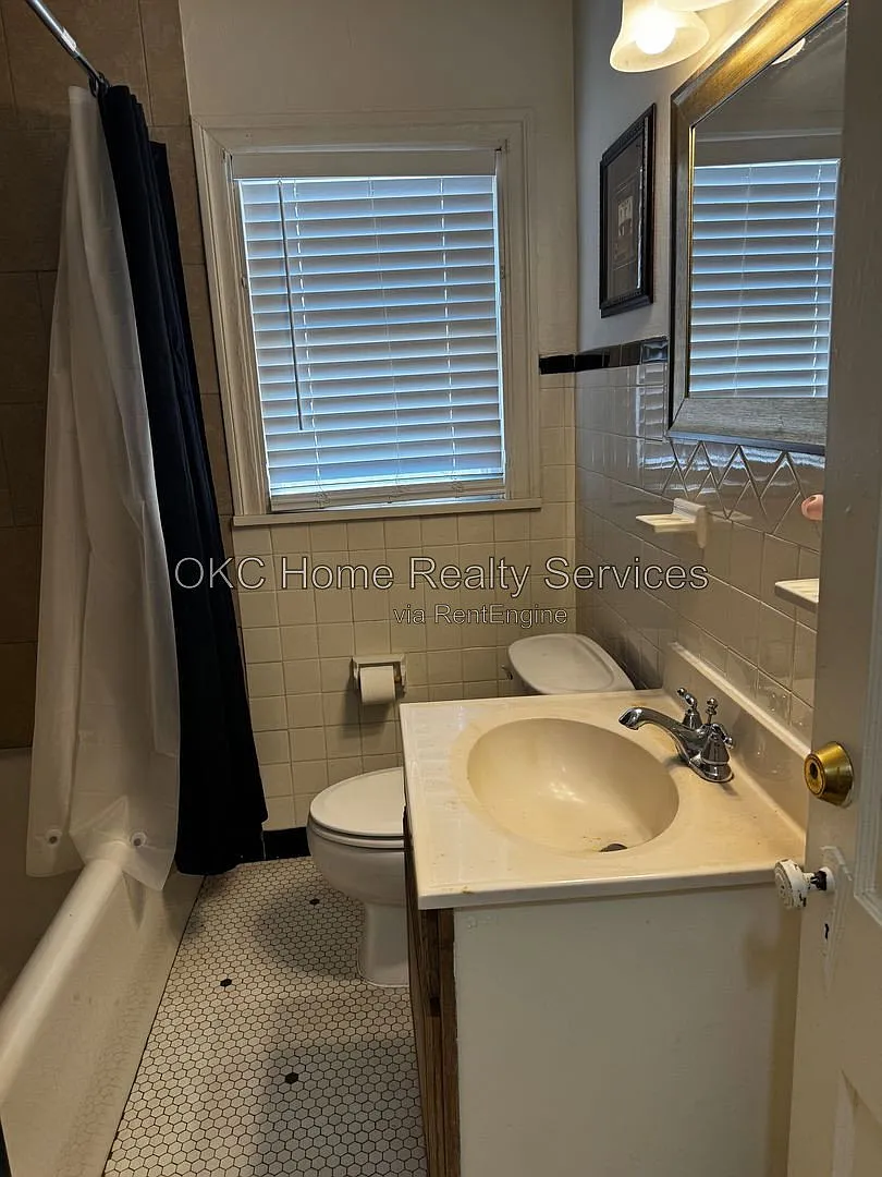 2 bed, 1.0 bath, 1008 sqft, $945 — Photo 3