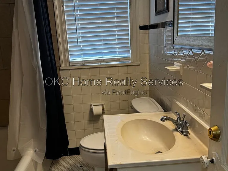 2840 NW 23rd St — Photo 3