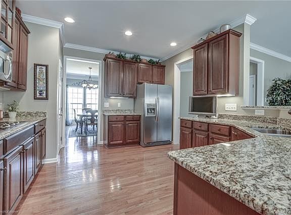 5th image of 258 Squirrel Ln