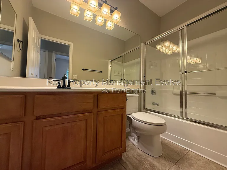 2513 W Woburn Ln — Photo 23