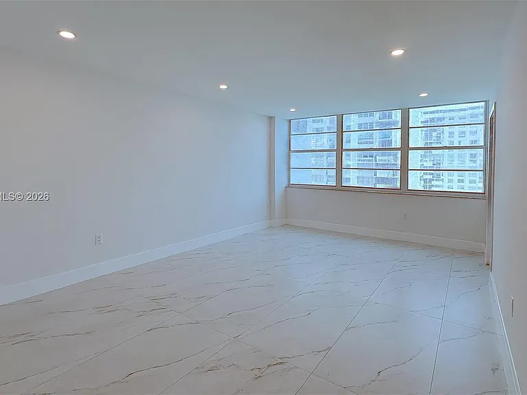 18061 Biscayne Blvd #1204 — Photo 9