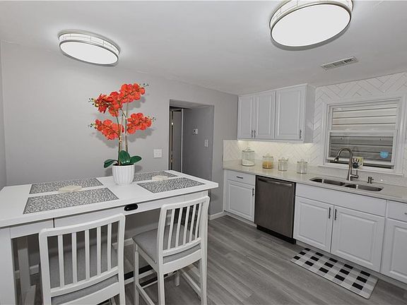 3rd image of 2106 Christian Ave
