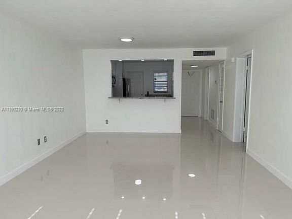 4th image of 1530 NE 191st St APT 141