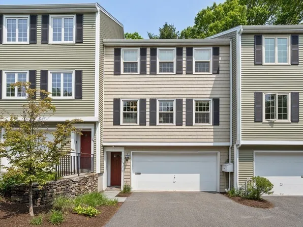 64 Linden St #64, Wellesley, MA 02482