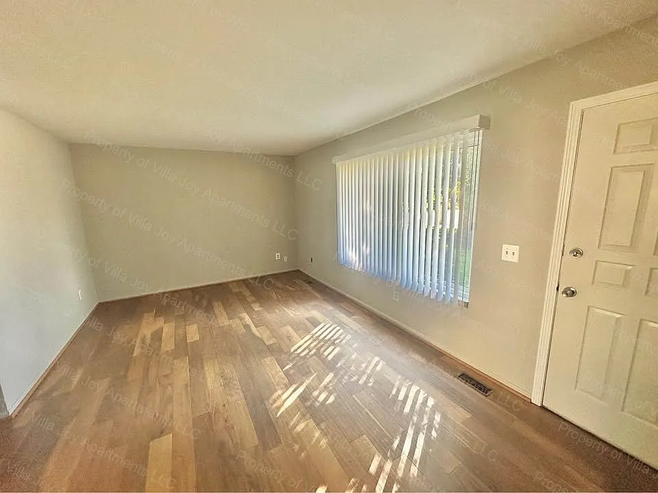 2 bed, 1.5 bath, 950 sqft, $1,575 — Photo 4