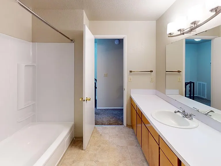 111 NW Columbia Ave #3 — Photo 8