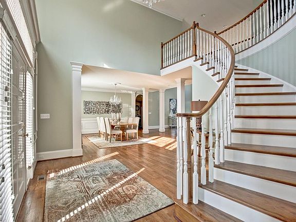 3rd image of 2201 Iron Gate Dr SE