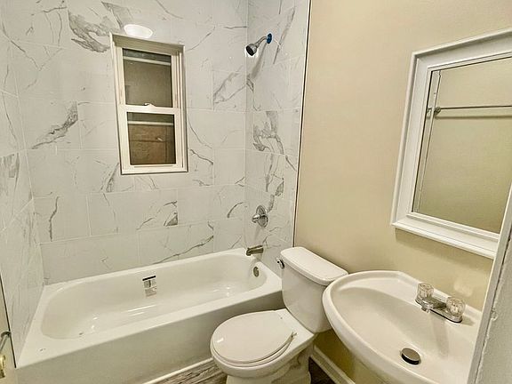 5th image of 2220 Custer St #2
