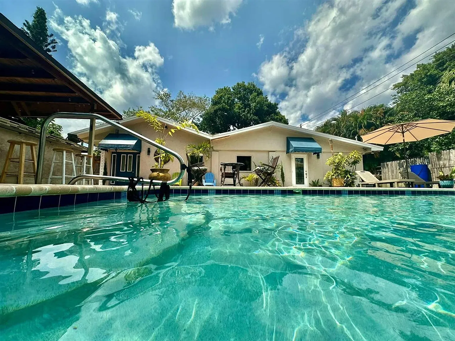 4 bed, 4.0 bath, 1900 sqft, $4,350 — Photo 2