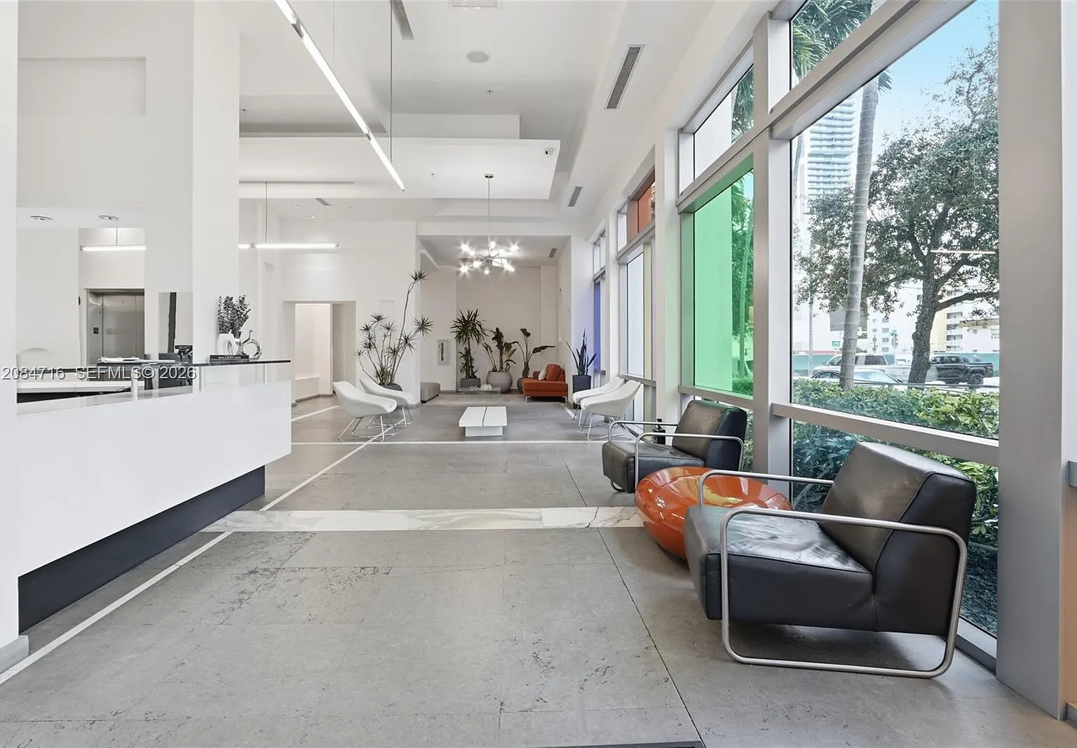 Gallery Art Condo — Photo 3