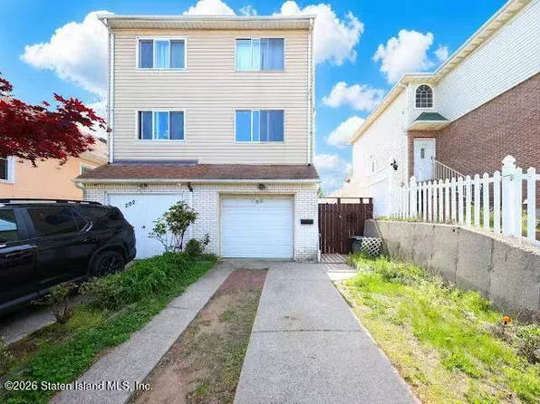 200 Sand Ln, Staten Island, NY 10305