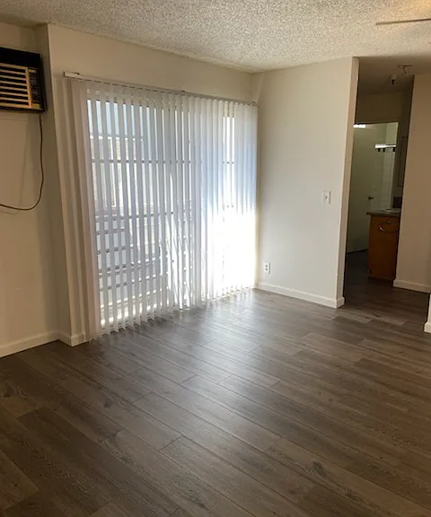733 S Mariposa Ave — Photo 5