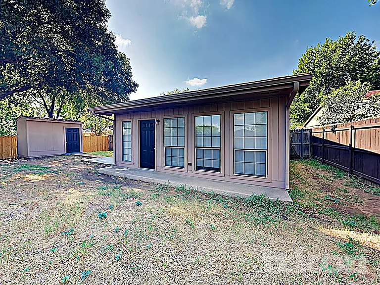 7309 Hedge Dr — Photo 16