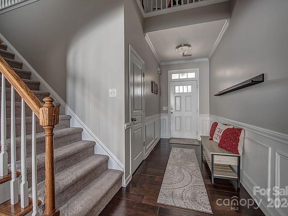 3rd image of 104 Misty Knoll Ln