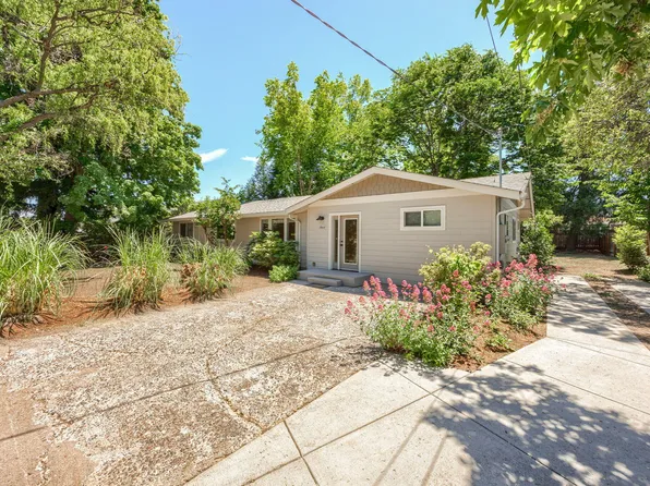 1947 Archer Dr, Medford, OR 97501