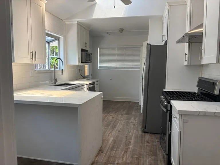 10610 Rhodesia Ave — Photo 2