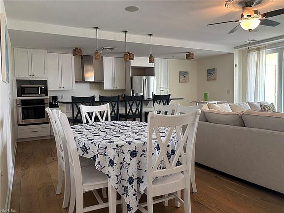 2nd image of 3738 Sandpiper Rd APT 437B