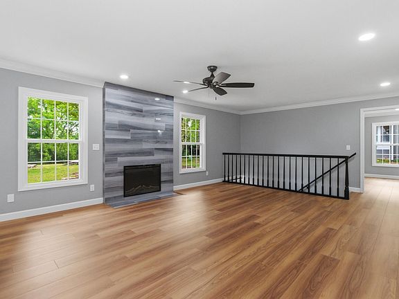 4th image of 1326 W Broadway Street