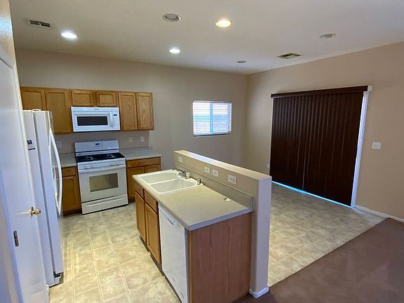 4th image of 3824 Carisbrook Dr