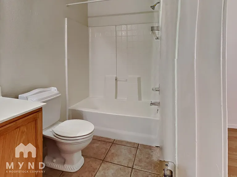 5620 S 5th Ave — Photo 8