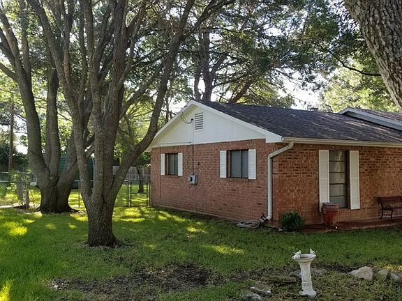 3rd image of 212 Crestwood Dr