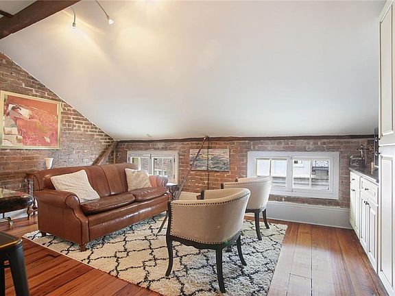 4th image of 633 Saint Peter St #4