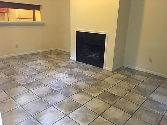 5th image of 715 W 22nd 1/2 St APT 202