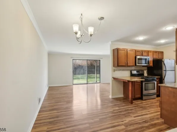 1111 Spruce Hills Dr, Glen Gardner Boro, NJ 08826