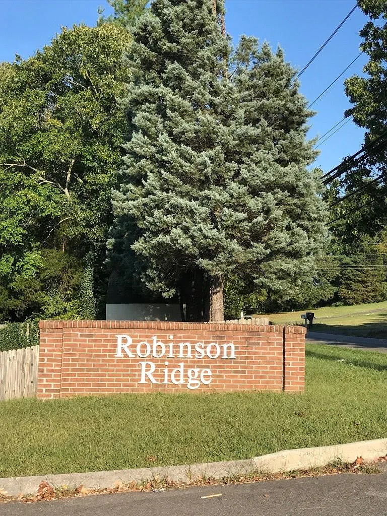 3 bed, 2.5 bath, 1344 sqft, $2,100 — Photo 4