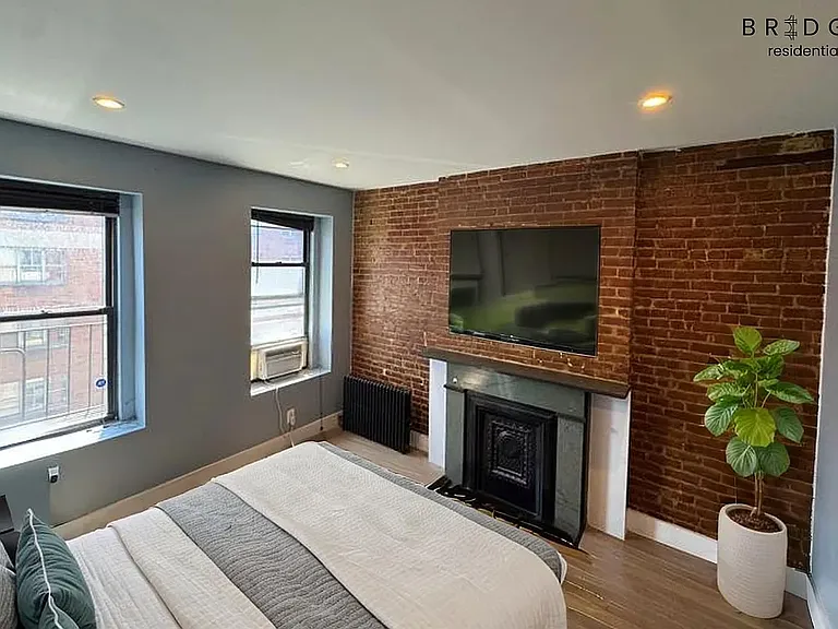 503 W 47th St #5FW — Photo 3