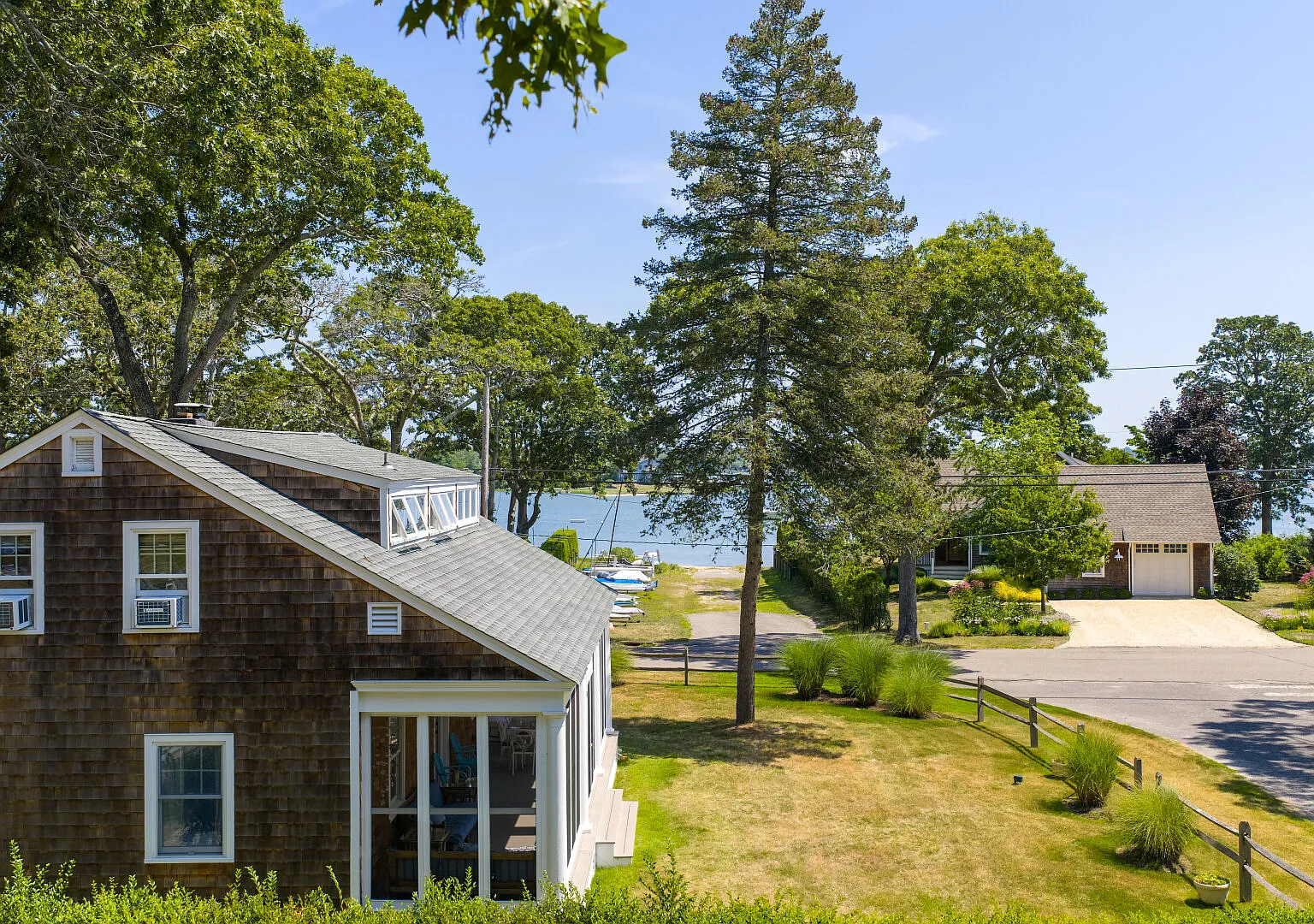 Full waterviews, across the street from beach, kayaks available — Photo 3