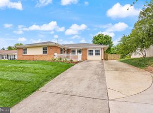 514 W Nettle Tree Rd, Sterling, VA 20164