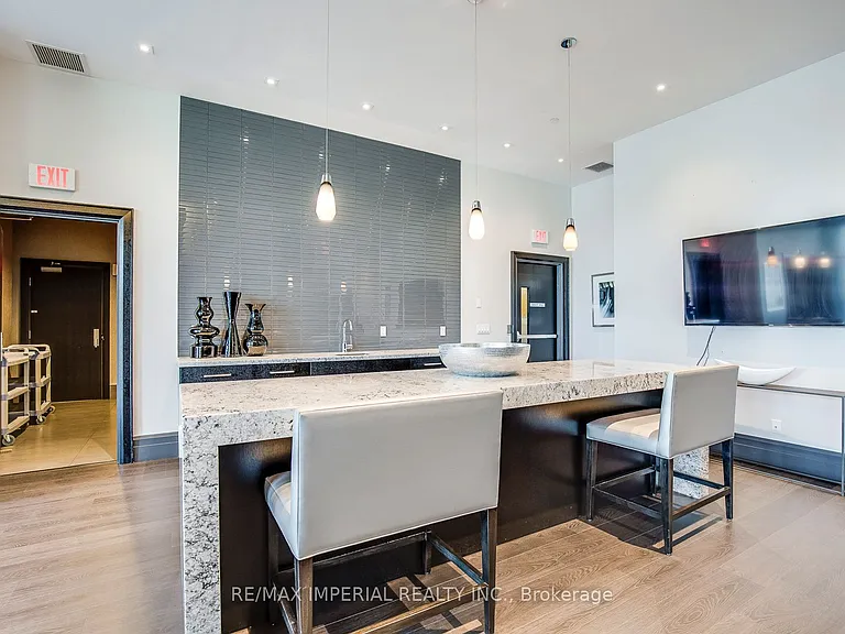 65 Speers Rd #711 — Photo 37
