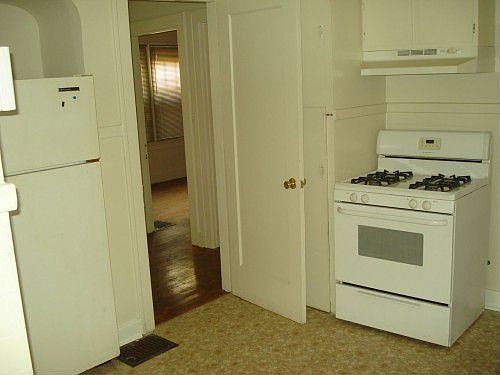 3rd image of 1856 Emerson Ave